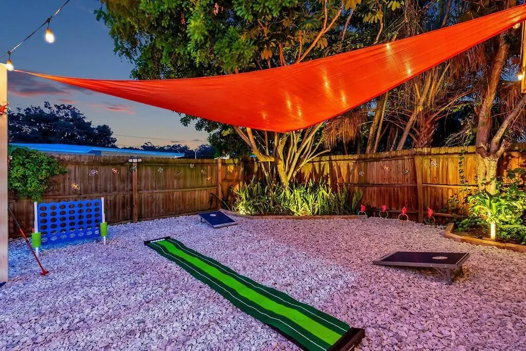 King Beds - Game Room - Pool - Beach 2M - 2,100Sqft Largo 0*,  United States