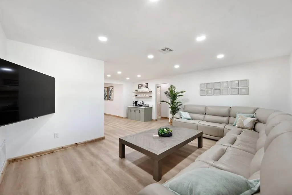 King Beds - Game Room - Pool - Beach 2M - 2,100Sqft Largo