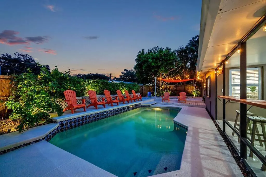 King Beds - Game Room - Pool - Beach 2M - 2,100Sqft Largo Villa